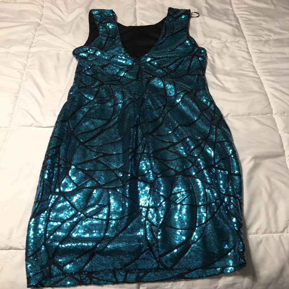 Dress - Picture 3 of 4